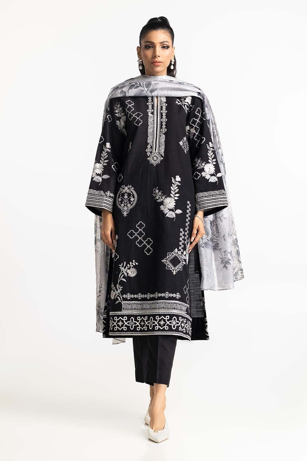 3 Piece Khaddar Embroidered Suit IUSTKSD-297