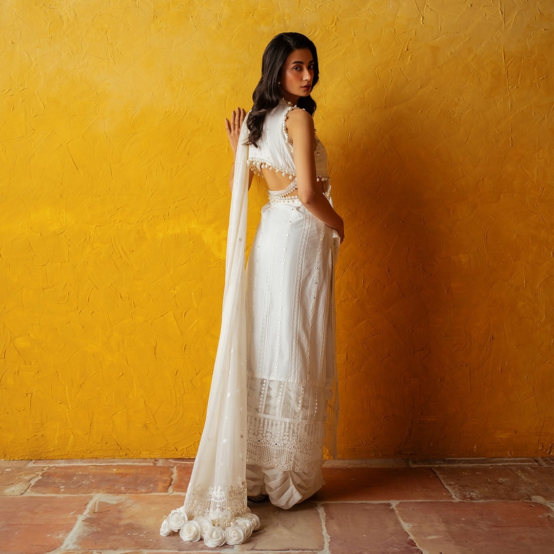 gulahmed-ideas-white-sleeveless-unstitched-summer-lawn-suit-new-season-2025