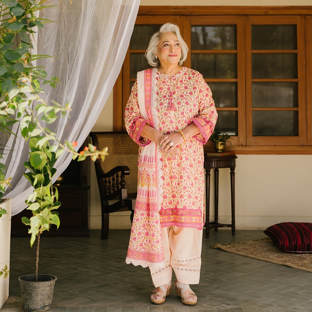 gulahmed-ideas-pink-unstitched-printed-mothers-lawn-collection-suit-with-lacquer-prtined-lawn-dupatta