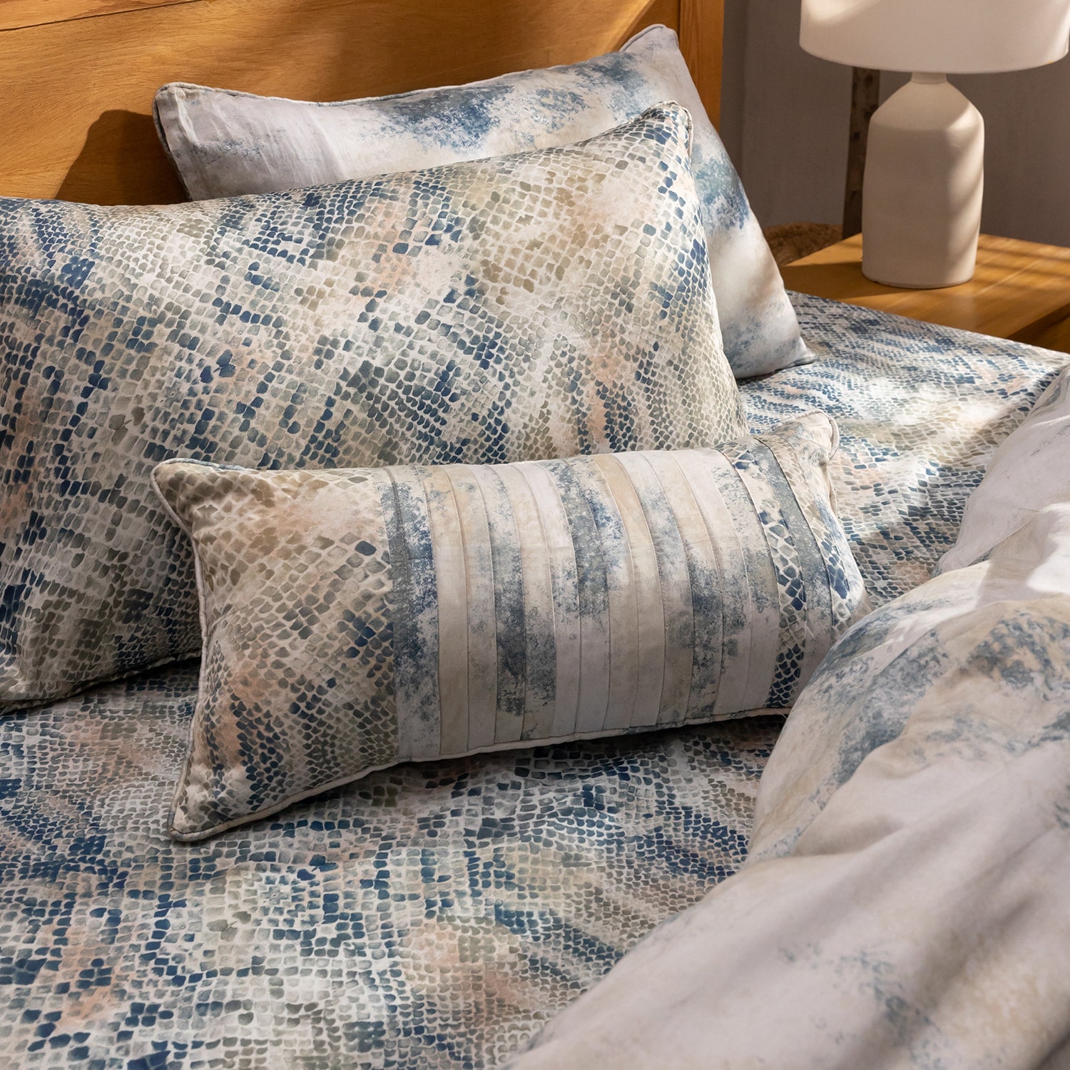 gulahmed-ideas-blue-quilt-cover-set-with-cushion-covers