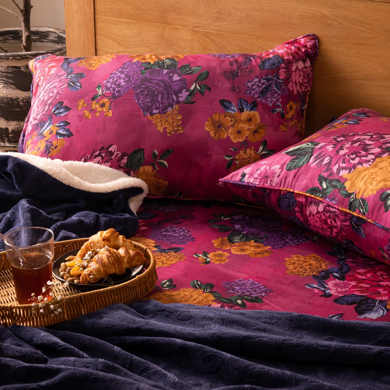 gulahmed-ideas-pink-fitted-sheet-with-embroidery